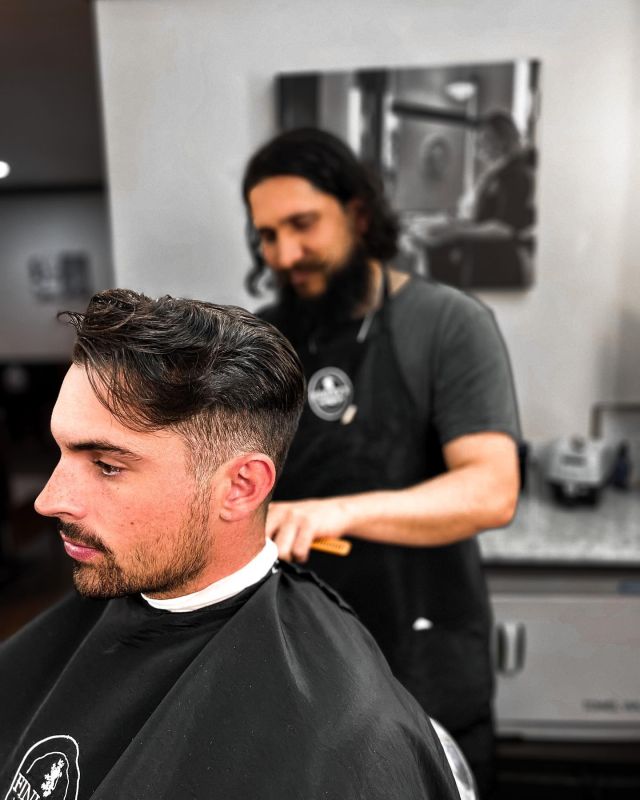 Henley's Gentlemen's Grooming - Mens Grooming Barbershop